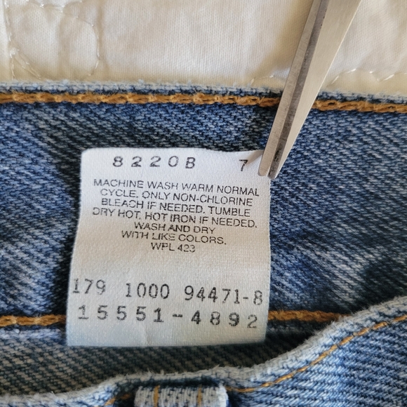 90s Vintage Levis 550 Relaxed Tapered Mom Jean - Picture 3 of 11